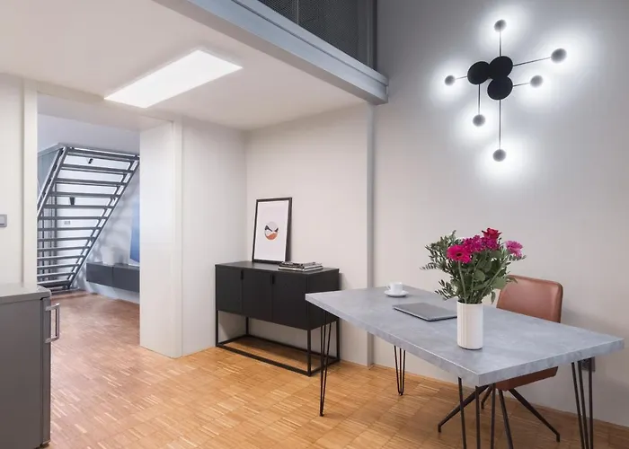 Days - Loft With Garage And Workspace Right Next To Wenceslas Square דירה פראג