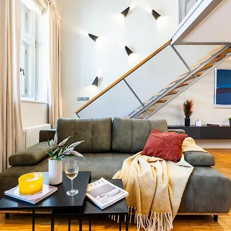 Days - Loft With Garage And Workspace Right Next To Wenceslas Square Apartman *